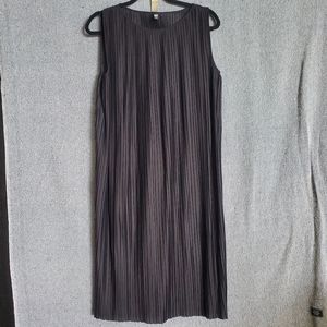 UNIQLO - Fancy Pleat Dress + Slip - Black - Sleeveless - EUC